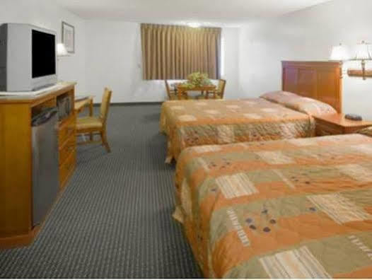 Americas Best Value Inn & Suites-East Bakersfield Bagian luar foto